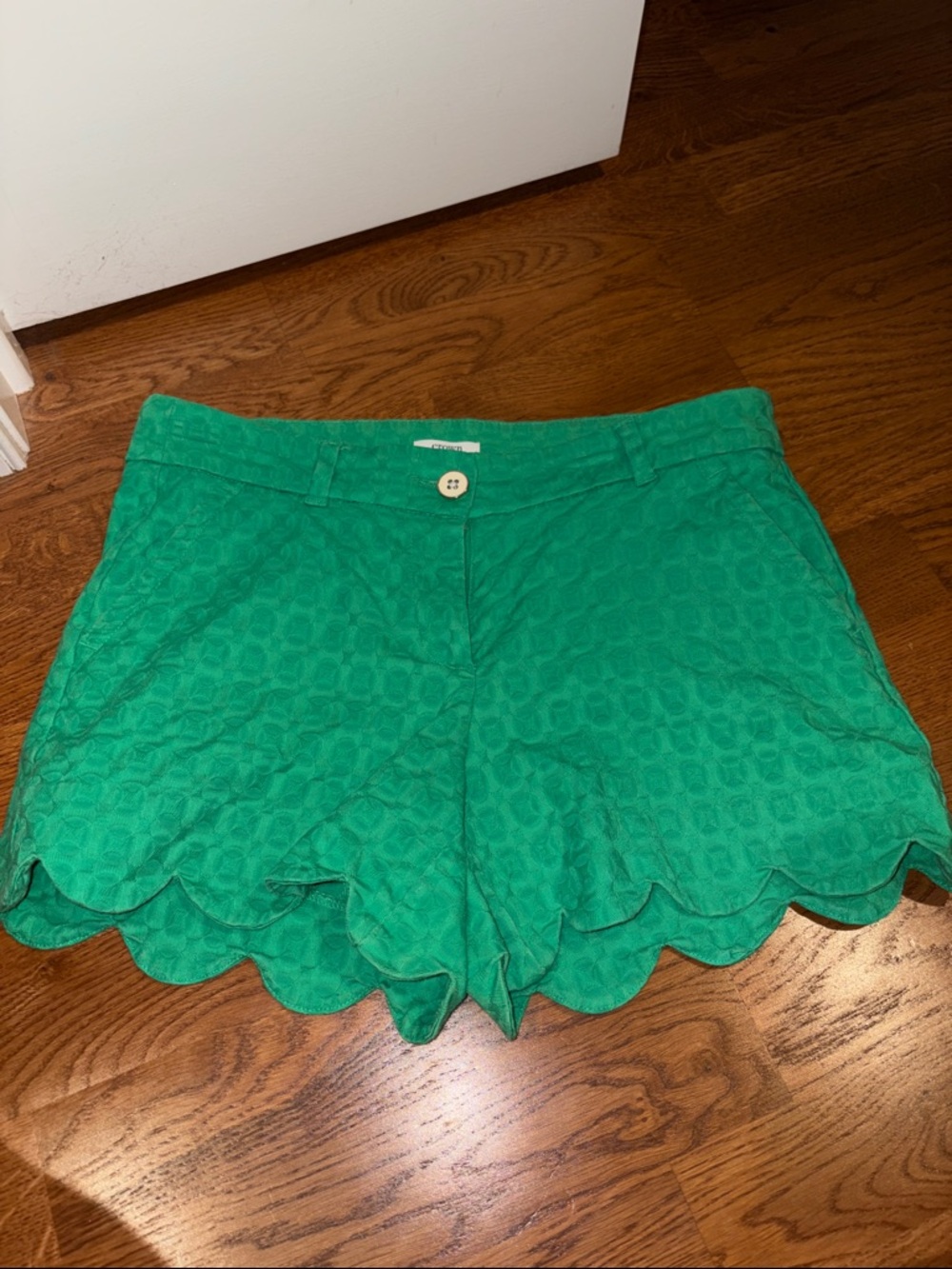 crown & ivy Emerald Scallop Hem High Waist Shorts
